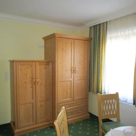 ゲストハウス Fruehstueckspension Sunnhaeusl 3*